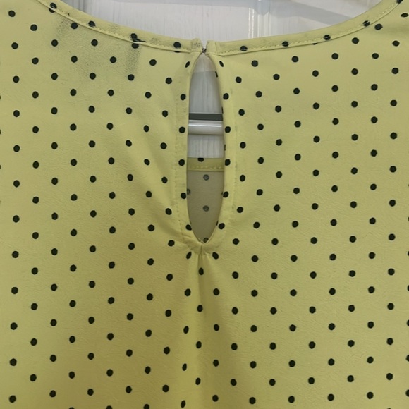 Women’s short sleeved top with polka dots - Picture 4 of 8